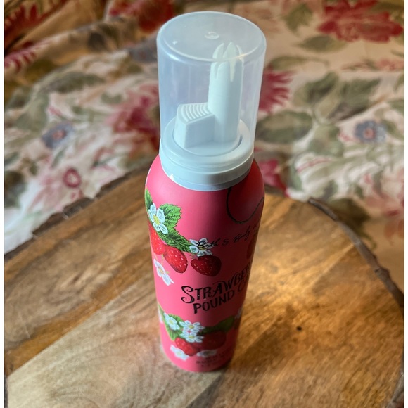 DQ Bath & Body Works STRAWBERRY POUND CAKE Whipped Body Mousse 5.3 Oz / 153G NEW - Picture 9 of 12